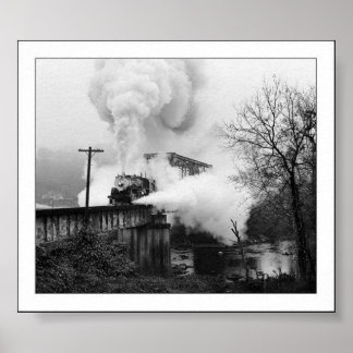 De stoommotor die over een Brug komt Poster
