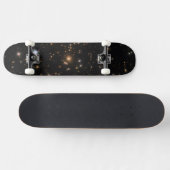 De Sunburst Arc in een enorme sterrenstelsel clust Skateboard (Horizontaal)