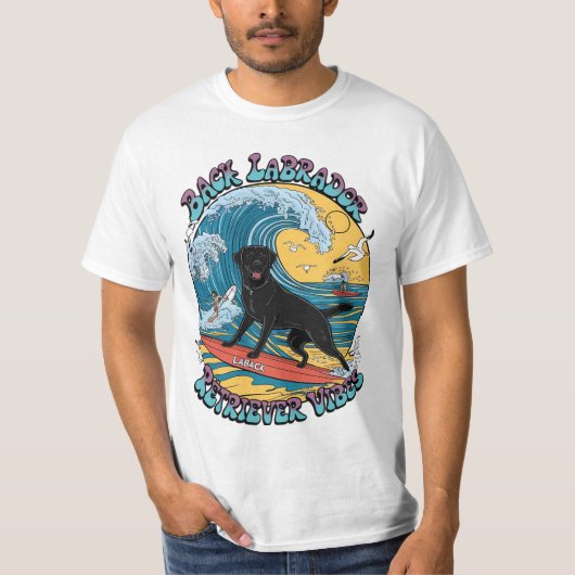 De Surfing Pup Black Labrador Retriever T-shirt (Voorkant)