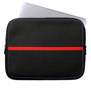 De symbolische dunne rode lijn verklaring op een laptop sleeve