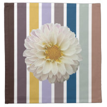 Serviettes en tissu à fleurs blanches avec rayures