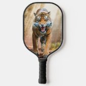 De tijger van het zwerven in een Oerwoud met achte Pickleball Paddle (Achterkant)