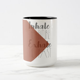 De Toekomst inhale, vergroot het verleden   Modern Tweekleurige Koffiemok