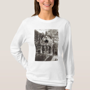 De Tomb van Abelard en Heloise, gebouwd in 1817 T-shirt