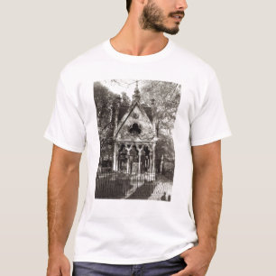 De Tomb van Abelard en Heloise, gebouwd in 1817 T-shirt
