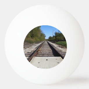 De Trein van de spoorweg volgt Foto Pingpongballen