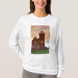 De Two Harbors Lighthouse met uitzicht op Agate Ba T-shirt