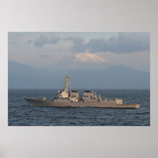 De USS McCAMPBELL met de berg Fuji op de achtergro Poster (Voorkant)