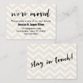 De Visite Carte Soft Beige et Blanc Chevron "We've Moved" (Devant / Derrière)