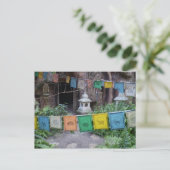 De vlaggen van het gebed bij tempel briefkaart (Staand voorkant)