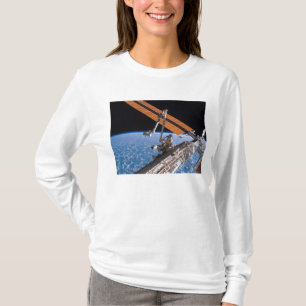 De vleugels van Canadarm2 en zonnepanelen T-shirt