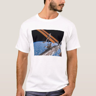 De vleugels van Canadarm2 en zonnepanelen T-shirt