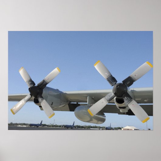 De vleugels van een LC-130 Hercules Poster (Voorkant)