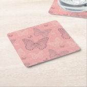 De vlinderroze vierkante kartonnen onderzetter (Schuin)