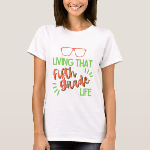 DE VOLLEDRUKTE LEEFSTIJL VAN GROEP 7! 🎒✏️💥 T-SHIRT