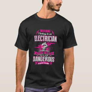 De vrouw van de vrouw van de vrouw van de elektric t-shirt