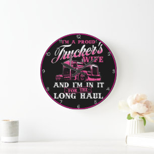 De vrouw van Proud Trucker: Pink Long Haul Grote Klok