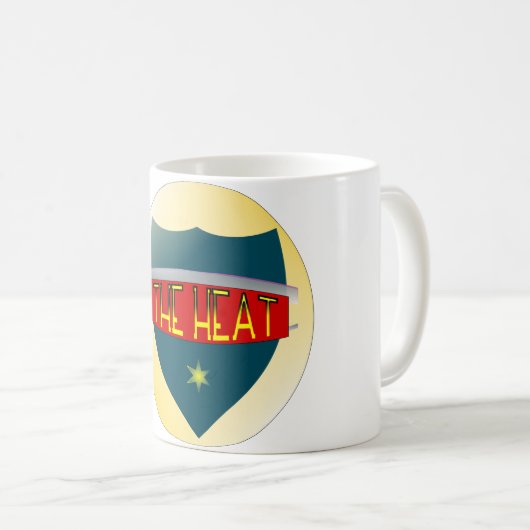 DE WARMTE – Vetgedrukte Badge Mok met Retro Star P (Voorkant rechts)