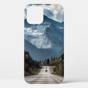 De weg naar de grote bergberg, weg, bos, tra iPhone 12 hoesje
