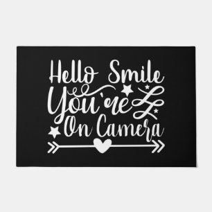 De welkome Hallo van de Duur Smile u in Camera ben Deurmat