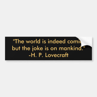 "De wereld is inderdaad komisch, maar de grap is o Bumpersticker