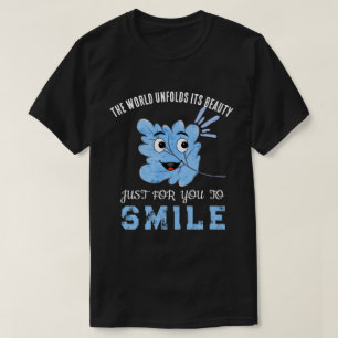 "De Wereld Ontwikkelt Zijn Schoonheid" Blauwe Glim T-shirt