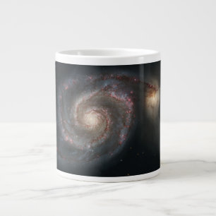 De Whirlpool Galaxy M51 & Companion in de ruimte Extra Grote Beker