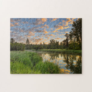 De Whitefish rivier met mooie zonsopriekwolken Legpuzzel