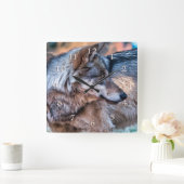 DE WIND SCHREEUWT OM WOLF VIERKANTE KLOK (Huis)