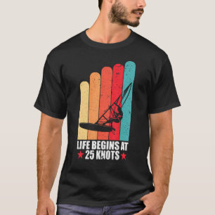 De windsurfduur begint met een retro van 25 knopp t-shirt
