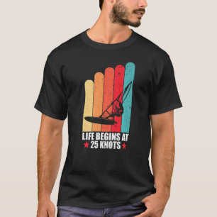 De windsurfduur begint met een retro van 25 knopp t-shirt