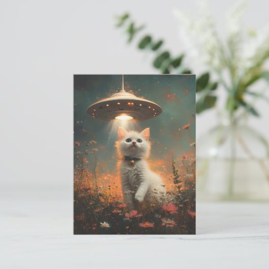De witte kitten en een ufo briefkaart (Staand voorkant)