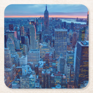 De wolkenkrabbers van Manhattan zijn verlicht Vierkante Kartonnen Onderzetter