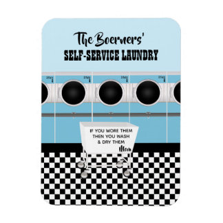 De zelfbedieningswasgoed van de klant die het werk magneet