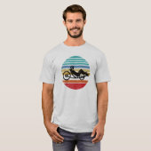 De zittende Guy T-Shirt -  Verstoord (Voorkant volledig)
