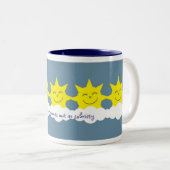 De zon komt naar buiten in de mok (Voorkant rechts)