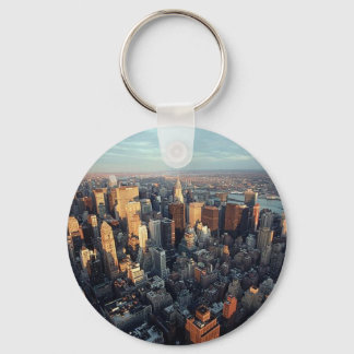 De zon plaatst op New York City-scape Uitzicht Sleutelhanger