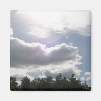 De zon schijnt door Wolkenmagneet Magneet