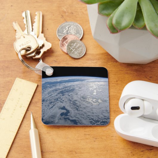 De zon straalt uit op de Stille Zuidzee. Sleutelhanger (Bureau)