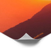 De zon zit bovenop de berg poster (Hoek)