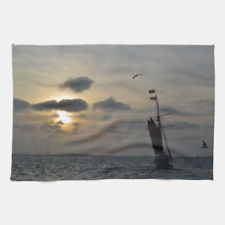 De zonsondergang binnenvaren theedoek