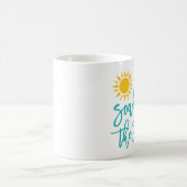 De zonzomertypografie opzuigen koffiemok (Center)