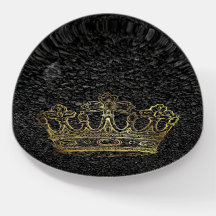 De zwarte achtergrond met de gouden kroon