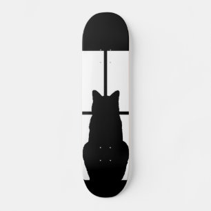 De Zwarte Kat van het venster klikt om een kleuren Skateboard