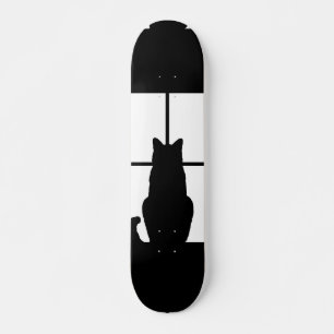 De Zwarte Kat van het venster klikt om een kleuren Skateboard
