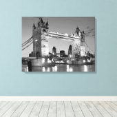 De zwarte Witte Brug van de Toren van Londen Canvas Afdruk (Insitu (Houten vloer))