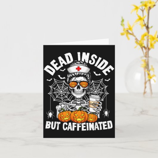 Dead Inside But Caffeinated Funny Nurse Halloween  Kaart (Gele Bloem)