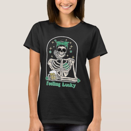 Dead Inside Feeling Lucky Skeleton Shamrocks Patri T-shirt (Voorkant)