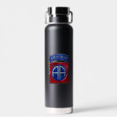 D'eau 82e bouteille de Fort Bragg Black 22 oz (Arrière)