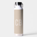 D'eau Tendance Couleur doux Taupe Monogramme Bouteille d<br><div class="desc">Voici la couleur de printemps tendance : Soft Taupe. Bouteille d'eau moderne et élégant avec monogramme personnalisable dans une police moderne et couleur beige clair. Son design simple et épuré dans une couleur solide offre un charme intemporel et classique. Découvrez nos couleurs printanières tendance pour plus de produits dans la...</div>
